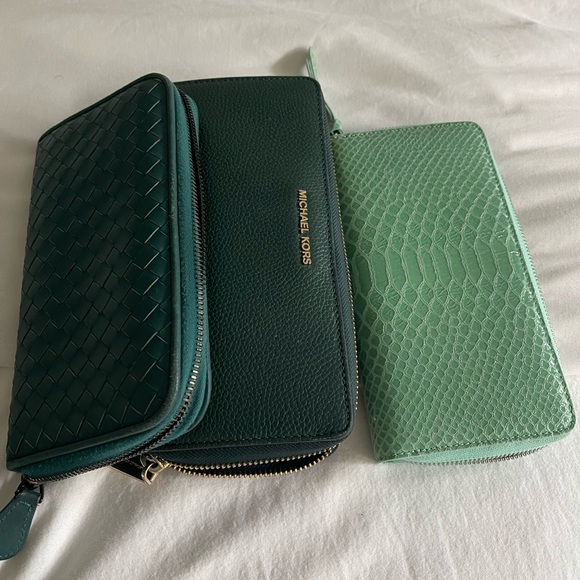 Teal Bottega Veneta Zip Wallet - Picture 2 of 8